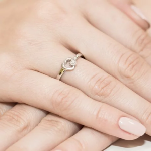 Pierścionek z Brylantem 0,02ct z żółtego złota próby 585. W-0188
